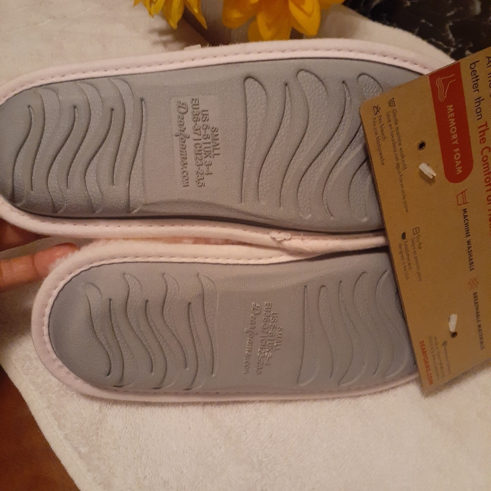 Slippers - Picture 2 of 4
